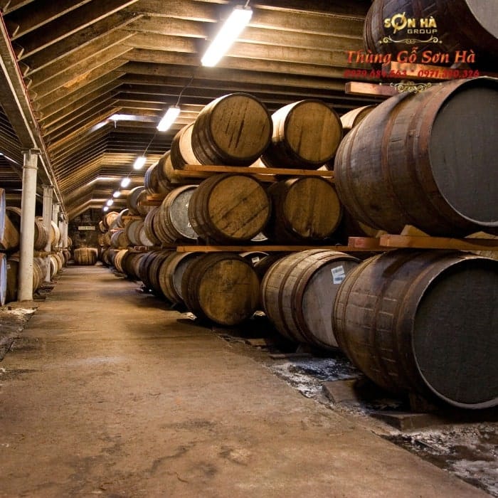 cận cảnh thùng chưng cất pot still sản xuất single malt whisky